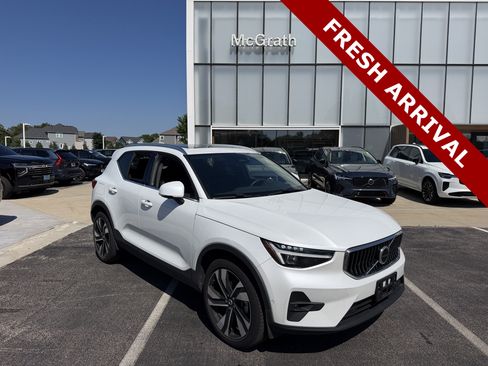 Used 2023 Volvo XC40 B5 Ultimate w/ Protection Package Premier AWD/4WD image 1