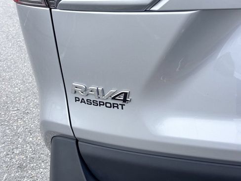 Used 2025 Toyota RAV4 XLE AWD/4WD image 13