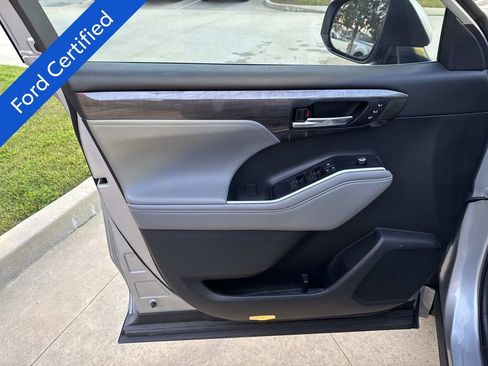 Used 2022 Toyota Highlander Limited image 20
