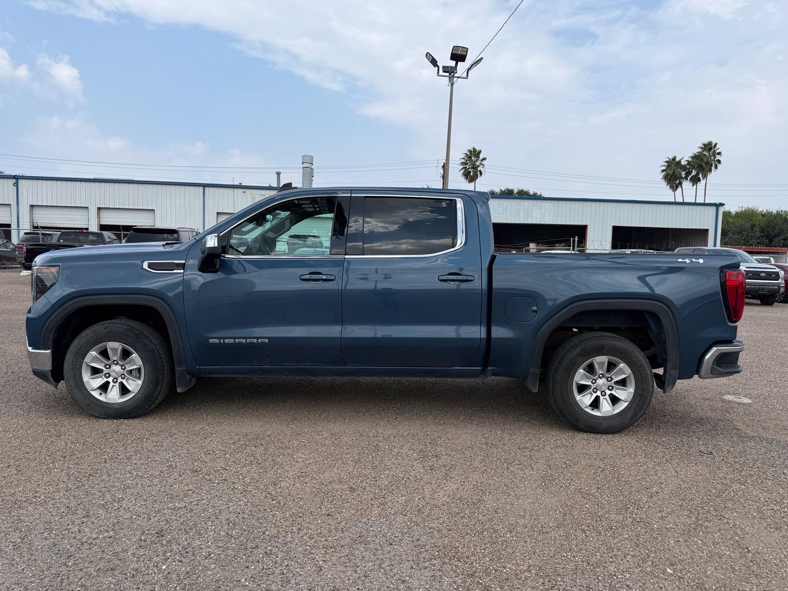 Used 2024 GMC Sierra 1500 SLE AWD/4WD image 3