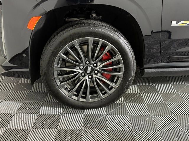 Used 2024 Cadillac Escalade ESV V AWD/4WD image 11