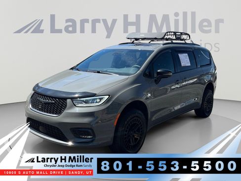 Used 2023 Chrysler Pacifica Limited w/ S Appearance Package AWD/4WD image 1