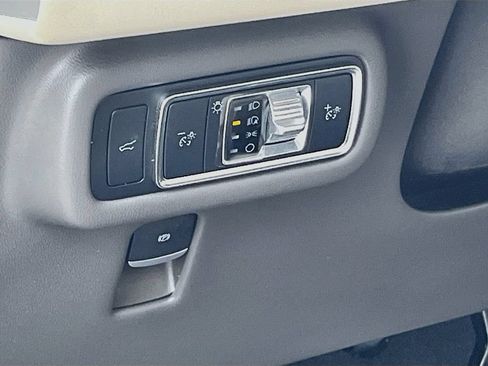 Used 2024 Lincoln Nautilus Premier AWD/4WD image 10