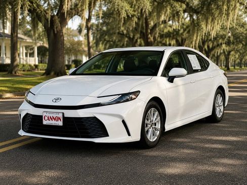 Used 2025 Toyota Camry LE w/ Convenience Package FWD image 7