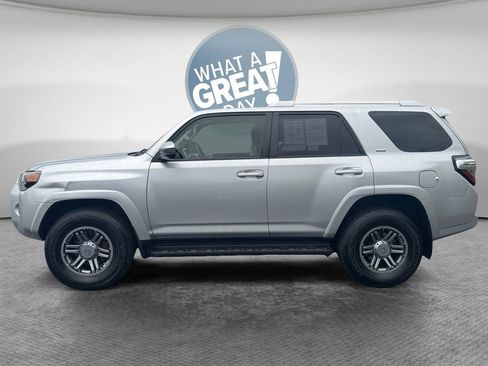 Used 2018 Toyota 4Runner SR5 AWD/4WD image 7