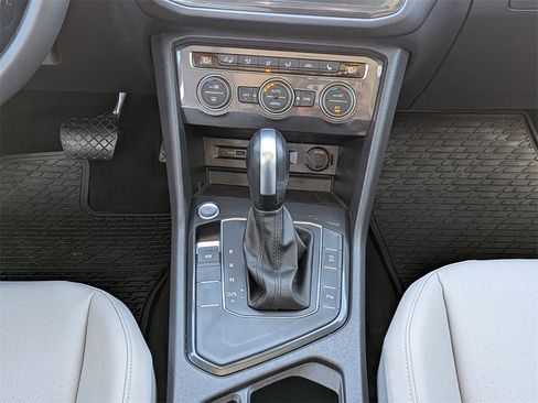 Used 2020 Volkswagen Tiguan SEL image 20