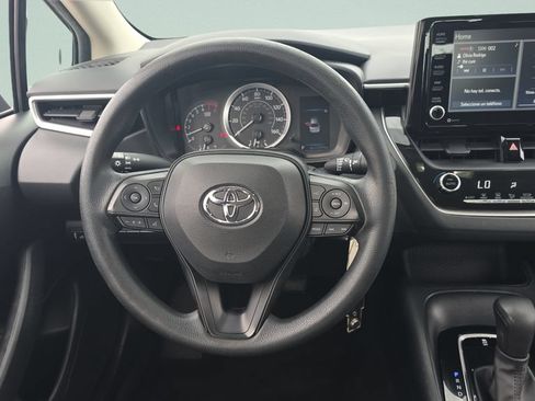 Used 2022 Toyota Corolla LE FWD image 12