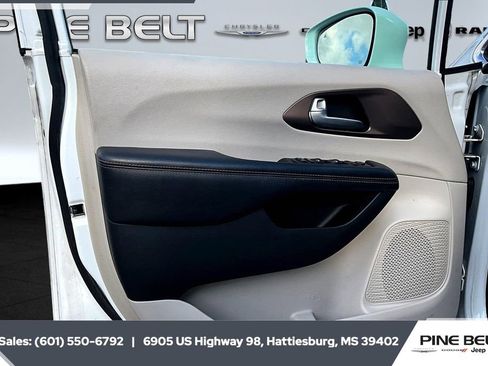 Used 2019 Chrysler Pacifica Touring Plus image 17