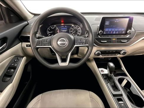 Used 2024 Nissan Altima 2.5 SV AWD/4WD image 7