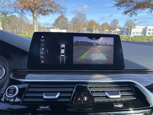 Used 2019 BMW 530e w/ Convenience Package image 10