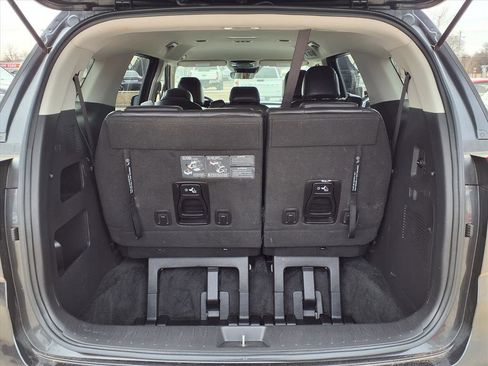 Used 2023 Kia Carnival LX image 20