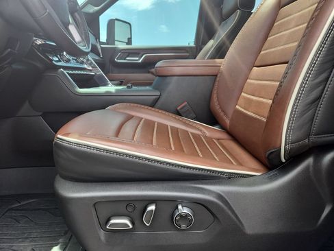 Used 2024 GMC Sierra 3500 Denali Ultimate AWD/4WD image 14