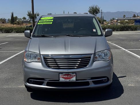 Used 2015 Chrysler Town & Country Touring FWD image 2