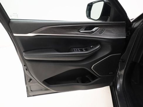 Used 2022 Jeep Grand Cherokee L Limited image 8