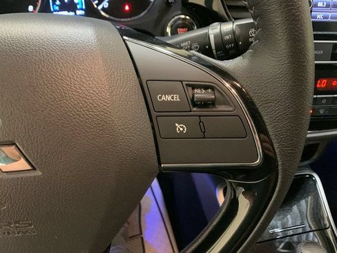 Used 2019 Mitsubishi Outlander SE AWD/4WD image 31