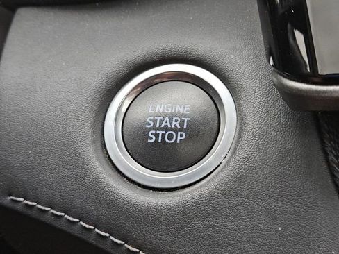 Used 2020 Toyota Highlander Limited image 19