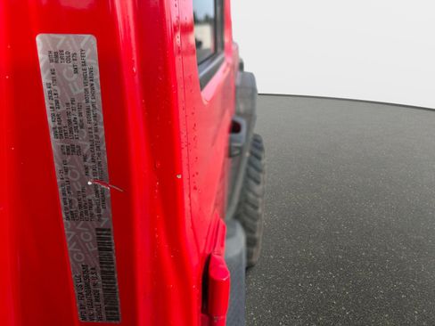 Used 2021 Jeep Gladiator Rubicon AWD/4WD image 9