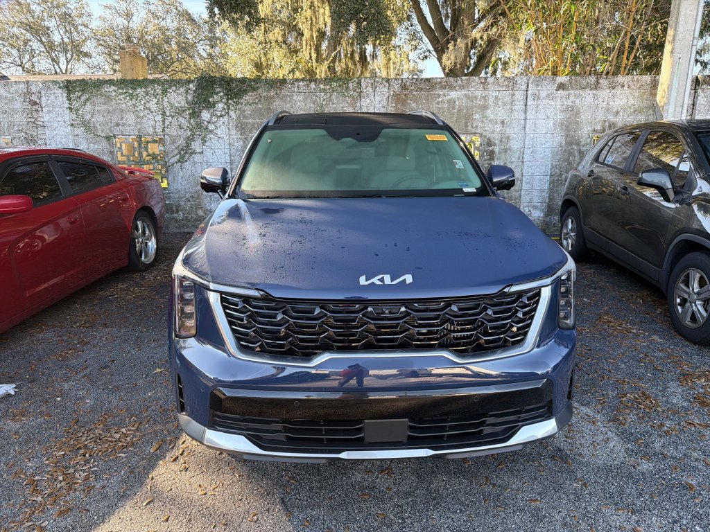 Certified 2024 Kia Sorento SX FWD image 2