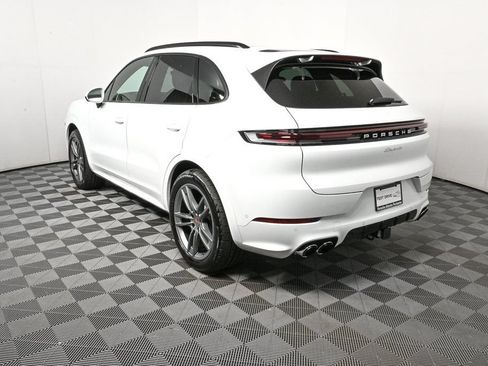 Certified 2026 Porsche Cayenne AWD/4WD image 3
