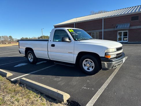 Used 2000 Chevrolet Silverado 1500 2WD Regular Cab image 2