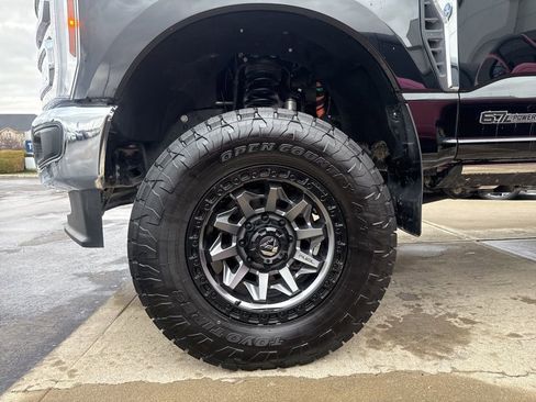 Used 2025 Ford F350 Lariat w/ FX4 Off-Road Package image 44