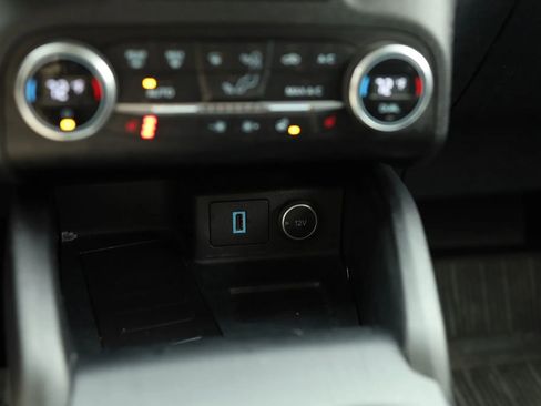 Used 2020 Ford Escape Titanium image 29