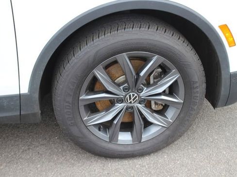 Used 2023 Volkswagen Tiguan SE image 34