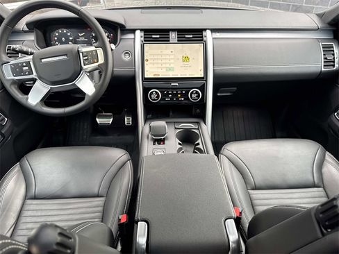 Certified 2025 Land Rover Discovery Dynamic SE image 16