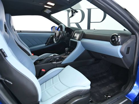 Used 2024 Nissan GT-R w/ Floor Mat Package AWD/4WD image 18
