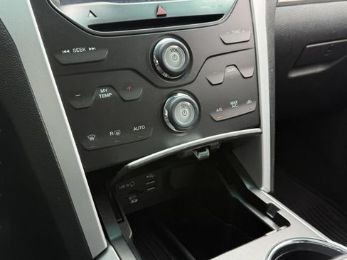 Used 2014 Ford Explorer XLT w/ Equipment Group 202A AWD/4WD image 39