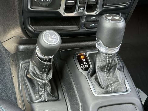 Used 2024 Jeep Wrangler High Altitude AWD/4WD image 18