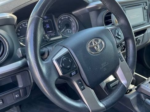 Used 2018 Toyota Tacoma SR5 RWD image 6