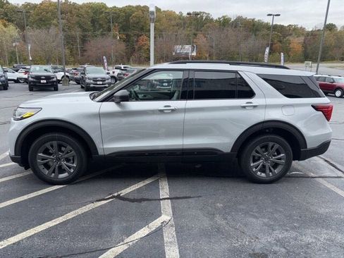 New 2026 Ford Explorer Active w/ Active Comfort Package image 3