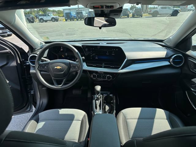 Used 2025 Chevrolet Trax LT FWD image 22