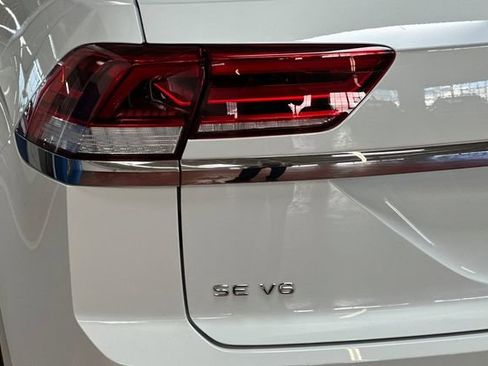 Certified 2022 Volkswagen Atlas Cross Sport SE image 35