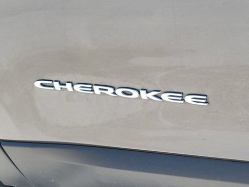 Used 2016 Jeep Cherokee Latitude AWD/4WD image 20