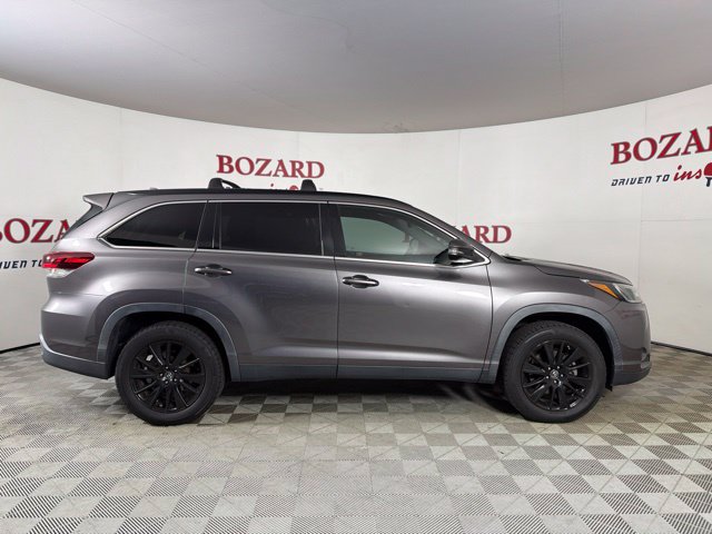 Used 2019 Toyota Highlander SE FWD image 14