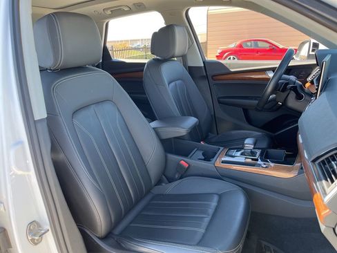 Used 2023 Audi Q5 2.0T Premium w/ Convenience Package image 28
