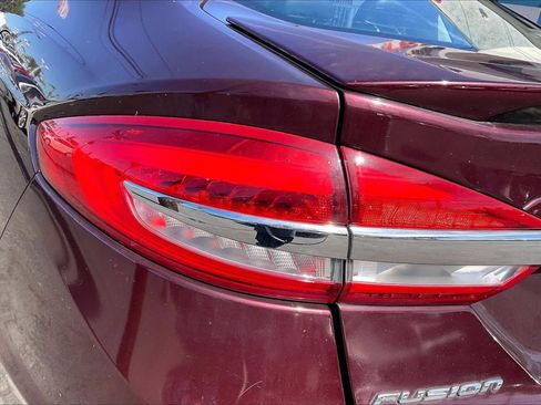 Used 2017 Ford Fusion SE w/ Equipment Group 201A image 30