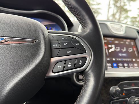 Used 2022 Chrysler 300 Touring L w/ Safetytec Plus Group image 23