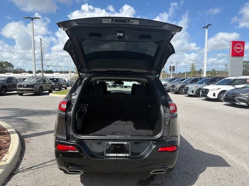 Used 2018 Jeep Cherokee Latitude image 9