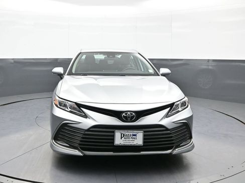 Used 2021 Toyota Camry LE image 2