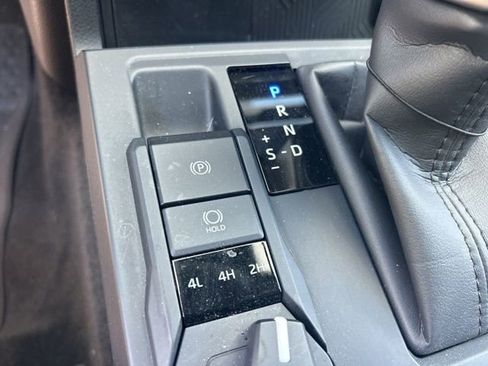 Used 2025 Toyota Tacoma SR5 AWD/4WD image 26