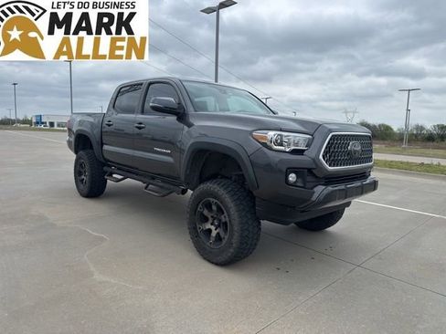 Used 2019 Toyota Tacoma TRD Off-Road AWD/4WD image 1