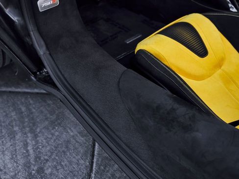 Used 2026 McLaren 750S Spider RWD image 40