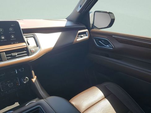 Used 2021 Chevrolet Suburban High Country image 11