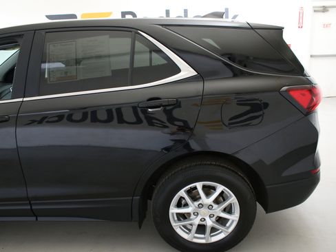 Used 2023 Chevrolet Equinox LT AWD/4WD image 6