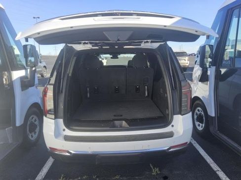 Used 2026 Chevrolet Suburban LS AWD/4WD image 2