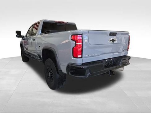 Used 2024 Chevrolet Silverado 2500 ZR2 w/ Technology Package image 8