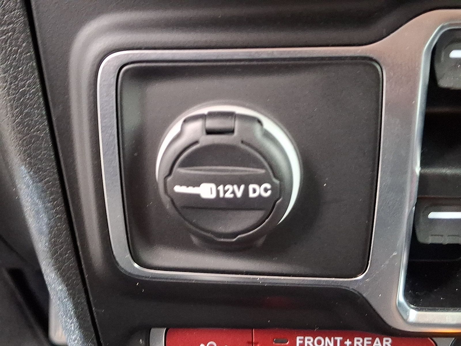 Used 2025 Jeep Wrangler Unlimited Rubicon w/ Convenience Group AWD/4WD image 23